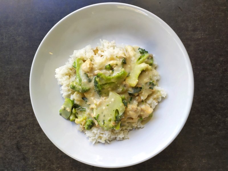 Brokkolis camembertes csirkeragu